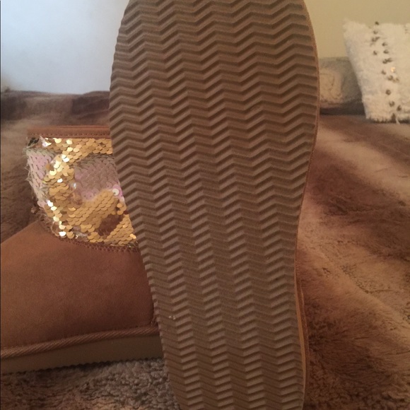 **NWOT** Old navy kids flip sequin booties - Picture 2 of 2